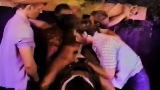 Груповой гейский секс на ферме со связыванием и сосанием писюнов